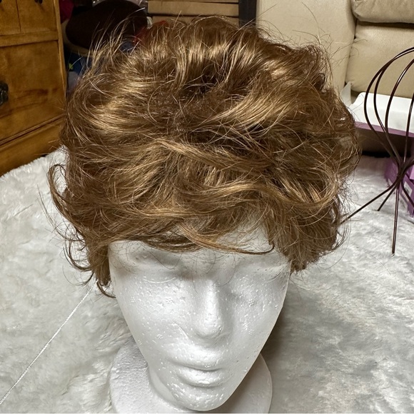 NWT Paula Young Cover Girl Whisper Lite Wig A2182 Light Golden Brown Average - Picture 2 of 11